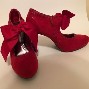 Red Metaphor Bow Heels